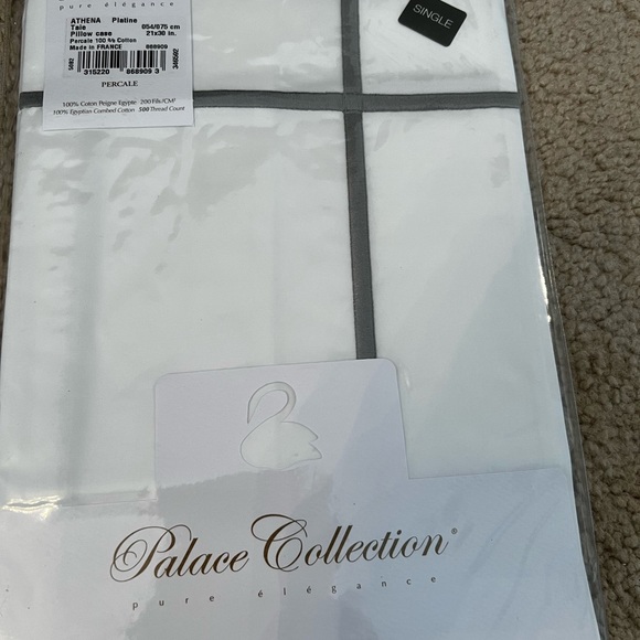 Yves Delorme Palace Collection Athena Standard Shams. - Picture 5 of 9